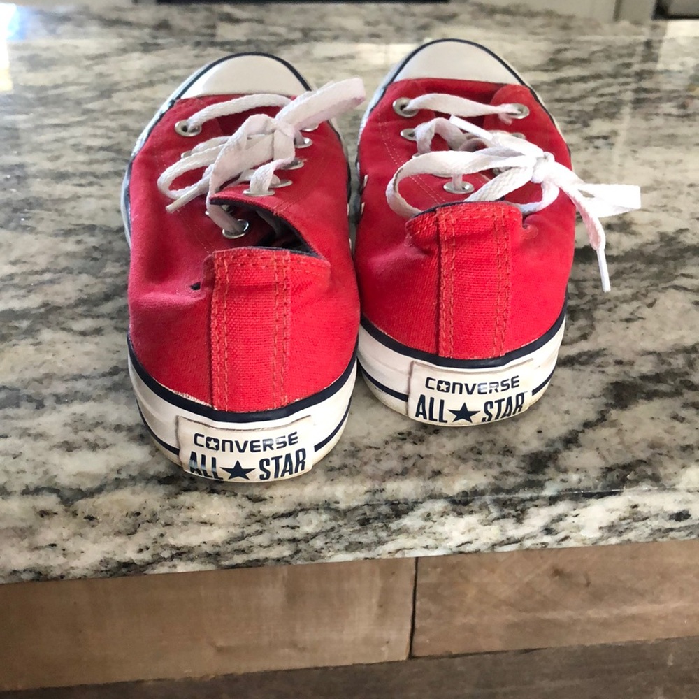 Red converse - Picture 2 of 4